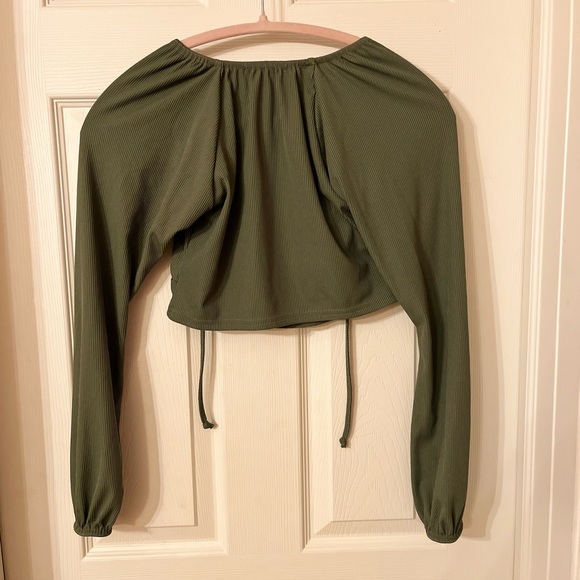 Women’s Like New Nasty Gal Long Sleeve Cropped Blouse - Picture 3 of 6